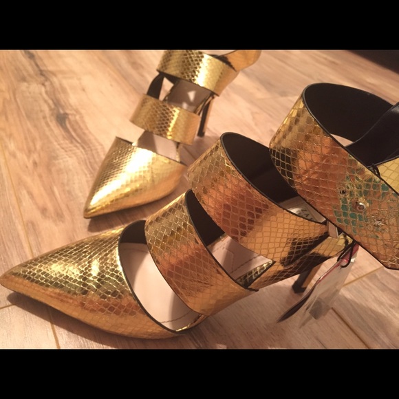 Zara Gold Pump with Straps - Picture 3 of 5